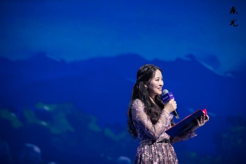 《庭中望月》：书写现代女性成长的“个人史”