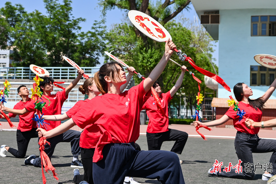 【大美甘肃】来甘南州尕海湿地 看候鸟们“孵宝宝”啦_fororder_1