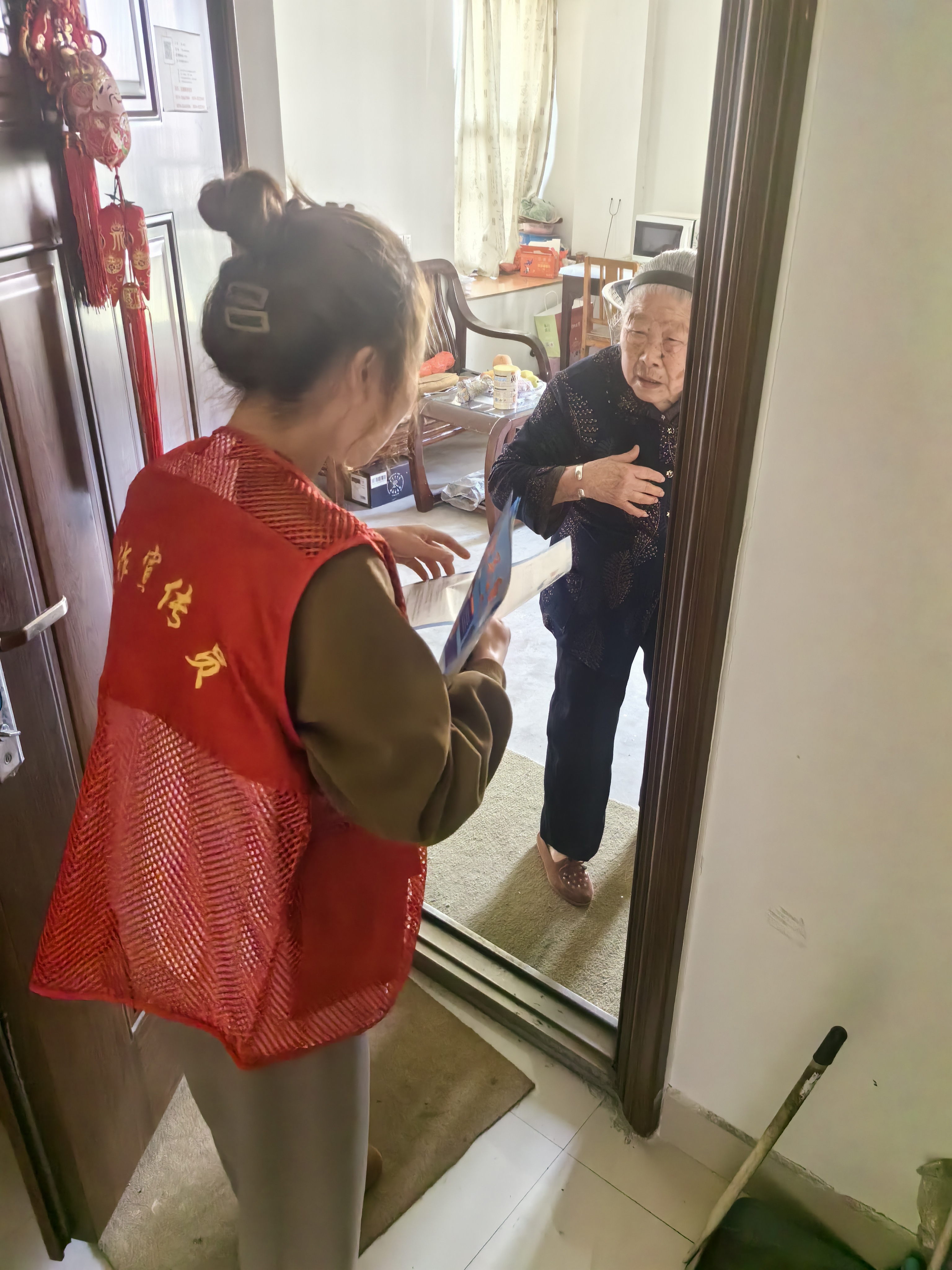 宁波江北：守住居民“钱袋子”，网格员筑起防火墙_fororder_微信图片_20240412152325