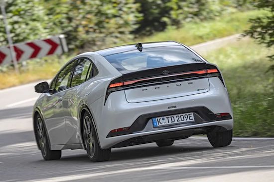 楔形車身、插電混動:試駕豐田普銳斯_fororder_image008