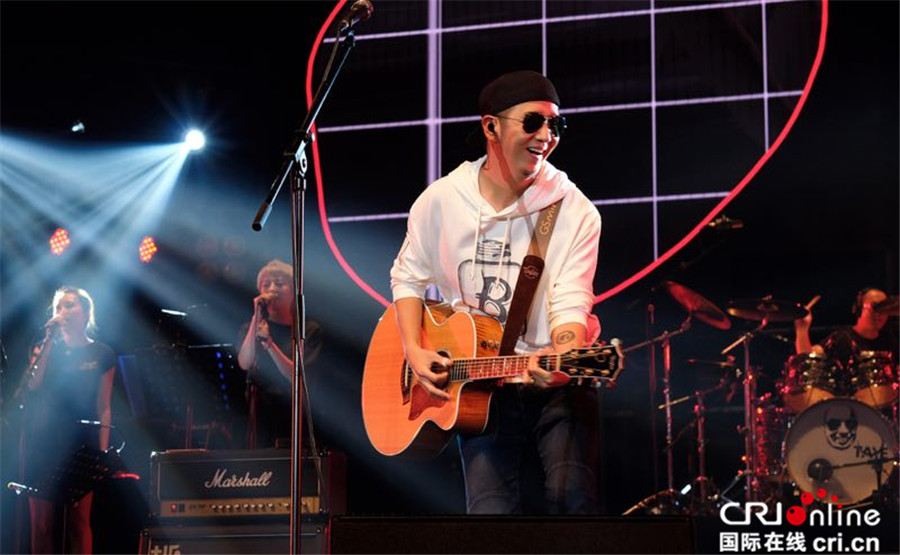 郝云上海体育馆"冲动"开唱 只因初心不忘顽淘桀骜,不拘一格是观众眼中