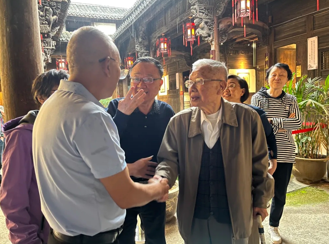 94岁浙大教授“给爸爸的一封信”让人泪目 胡步蟾的故事还在继续……_fororder_微信截图_20240513084404