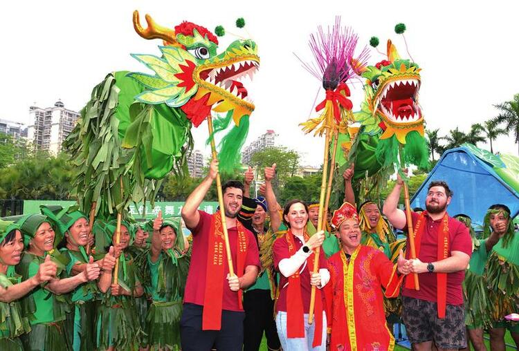 群龍共舞 閃耀“三月三”第七屆南寧國際傳統舞龍邀請賽精彩上演
