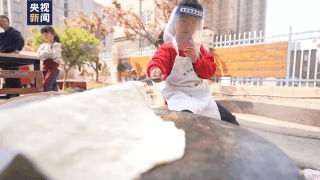 幼儿园萌娃变“大厨” “过家家”照进现实