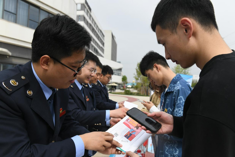 咸陽高新區稅務局：“稅惠到坊”進園區 助企發展零距離_fororder_圖片1