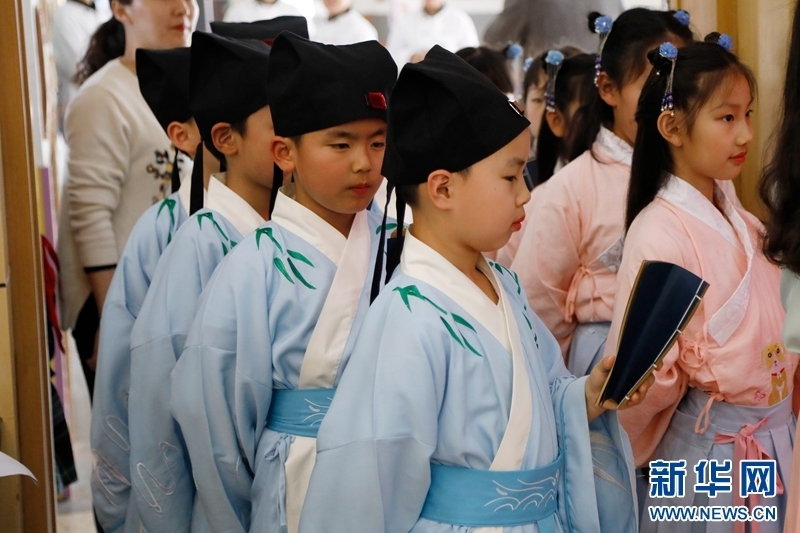 同根同心 南京香港两小学手拉手交流传统文化