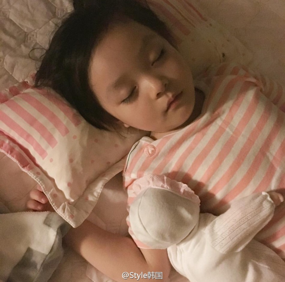 2010首页 滚动新闻  新浪娱乐讯 日前,韩国小妹妹金在恩因笑起来时那