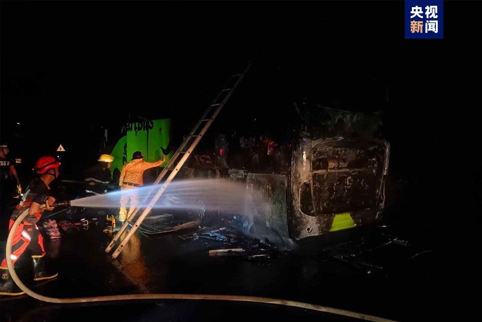 菲律宾发生三车相撞事故 致5死4伤