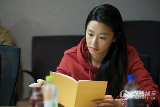 李敏鎬全智賢素顏討論新劇《藍色海洋的傳説》_娛樂_騰訊網