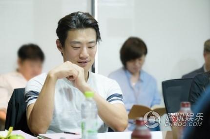 李敏鎬全智賢素顏討論新劇《藍色海洋的傳説》_娛樂_騰訊網