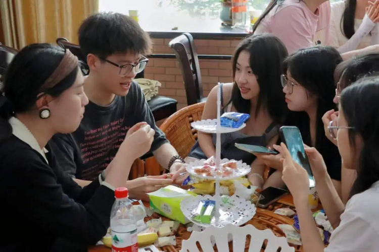 江西科技学院举办“弘扬民族文化 促进民族团结”专题英语角活动_fororder_图片2