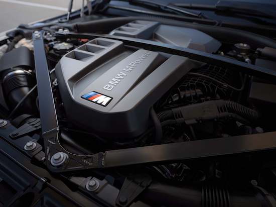 源自52年赛道激情 新BMW M4双门轿跑车及敞篷轿跑车上市 打造宝马极致驾趣_fororder_image005