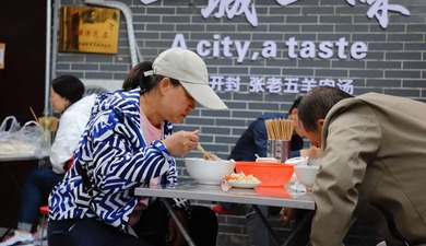 河南开封鼓楼区：夜市繁华与早餐文化交相辉映