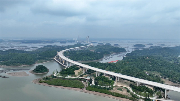 广西在建最长跨海大桥全线贯通_fororder_图片13