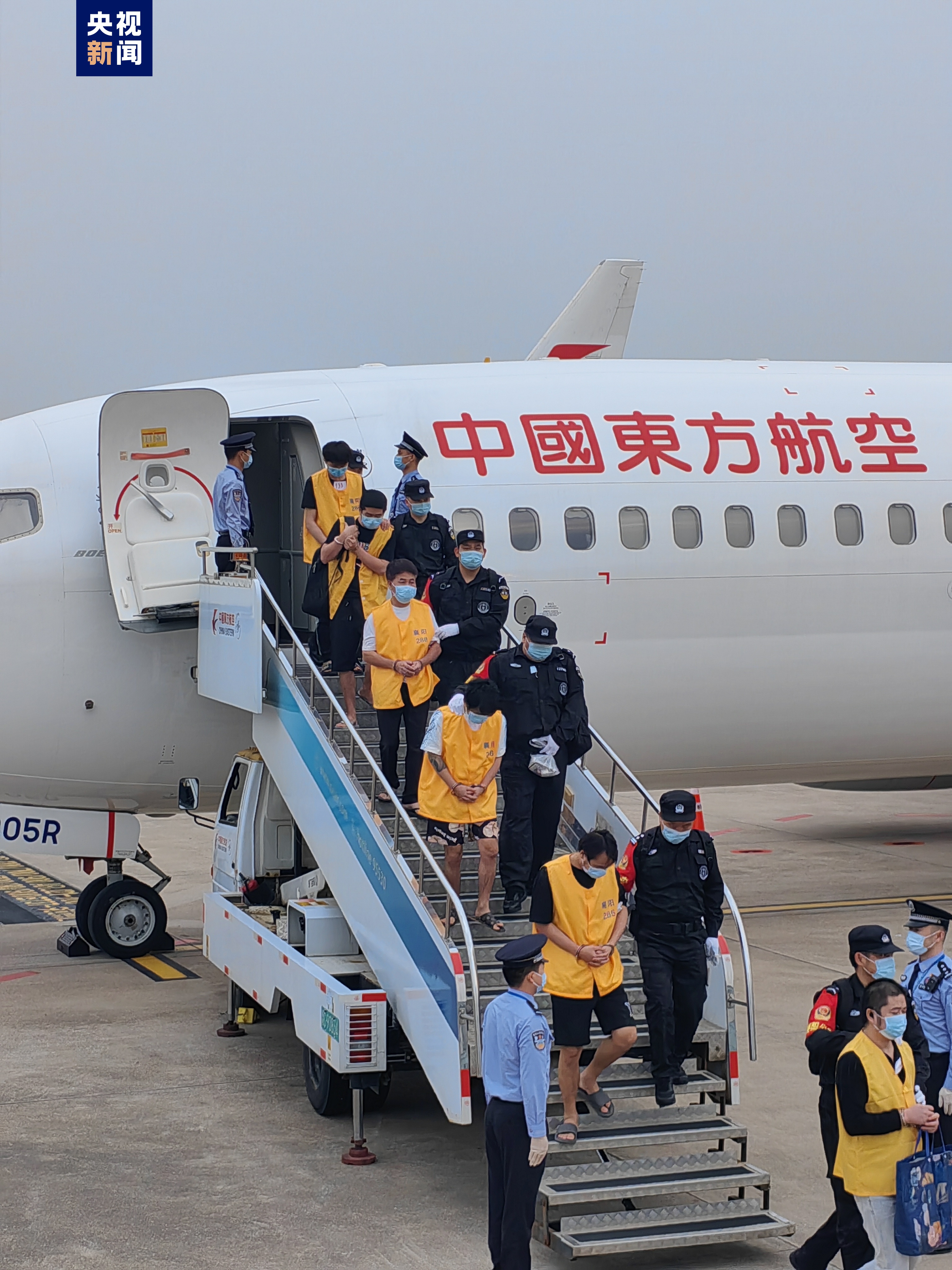 680余名中国籍涉赌诈违法犯罪嫌疑人被分批从柬埔寨押解回国