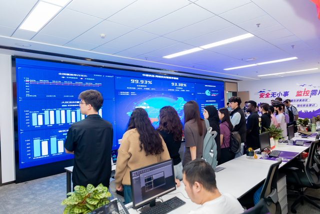 杭州桐庐：中外青年携手 共话快递版“地瓜经济”_fororder_Zust-64