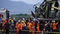 印尼更正火车与汽车相撞事故伤亡人数：1死11伤_fororder_2024042211552825782