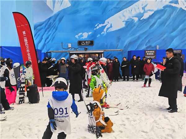 第二屆武漢市全民滑雪公開賽在武商夢時代WS熱雪奇跡舉行_fororder_圖片6