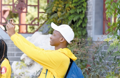 【要聞-文字列表+摘要】【河南在線-文字列表】【移動端-文字列表】(頁面標題:“漢語橋”選手感受鄭州魅力 點讚鄭州)“漢語橋”選手點讚鄭州:“有了更多愛中國的理由”