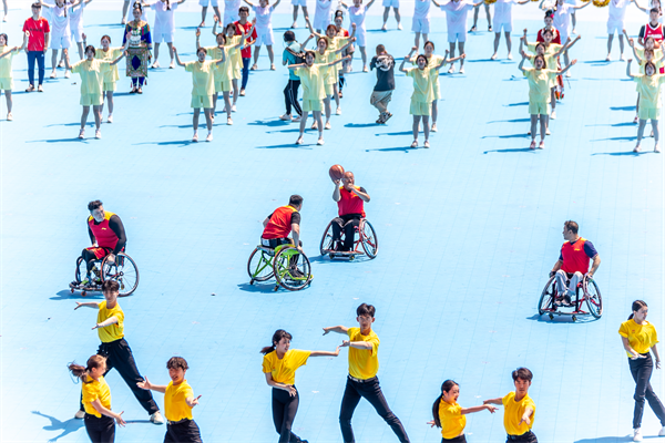 遼寧省殘疾人輪椅籃球隊亮相第一屆全國全民健身大賽開幕式_fororder_殘疾人輪椅2