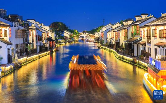 江苏无锡：清名桥历史文化街区展现夜繁华