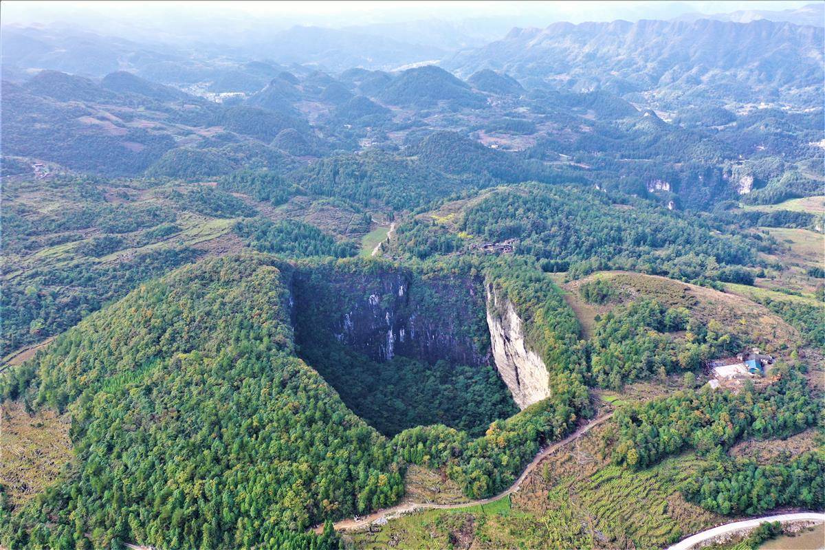 天坑、峡谷、古生物化石 湖北发现一批珍贵旅游资源