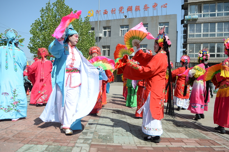 唐山市路北区开展新时代邻里节暨移风易俗主题活动_fororder_图为活动现场。孟杰轩 摄 (4)