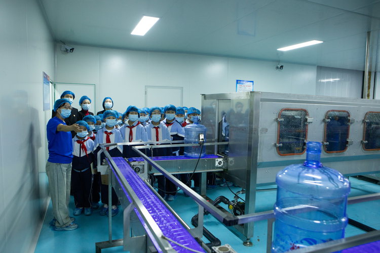 河北定興:把課堂搬進水廠 探秘“一滴水”的旅程