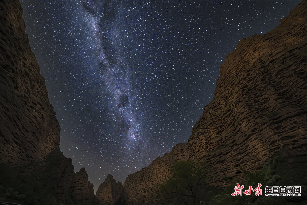 走進永靖崗溝寺峽谷 聆聽夏日星空密語_fororder_00301913028_1ba2d703