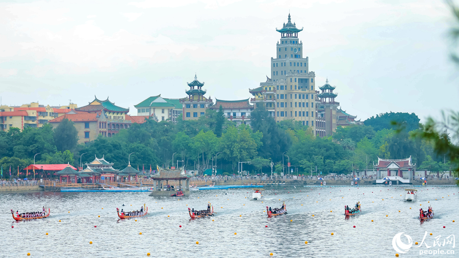 两岸同心龙舟同行  第十七届海峡两岸龙舟赛总决赛在厦门集美举行