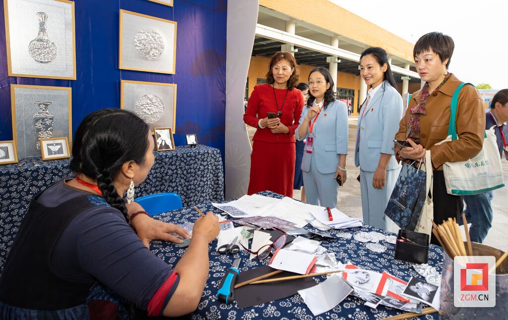 （转载）四川省陶行知研究会初中教育专业委员会第10届校长年会在自贡举行
