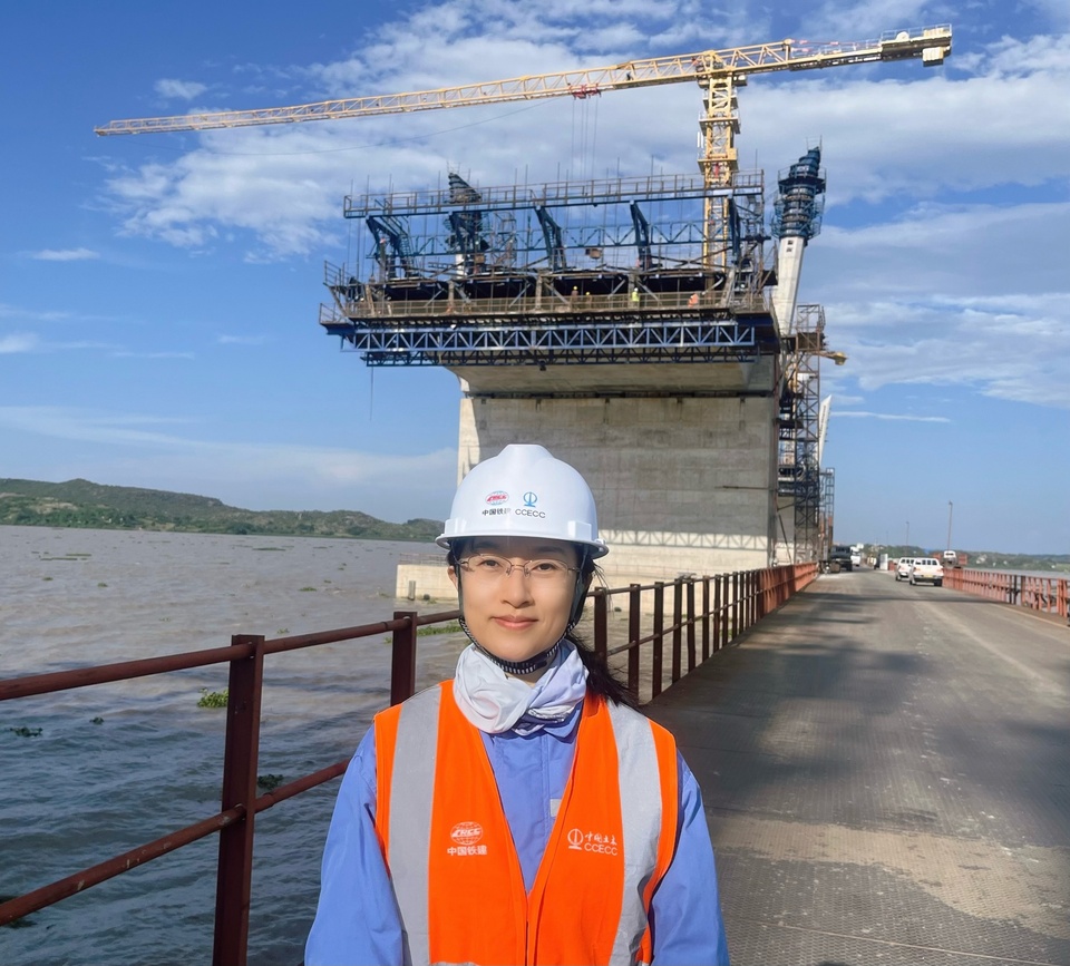 资讯有故事丨马古富力大桥上的中方建设者：架起中坦友谊“连心桥”