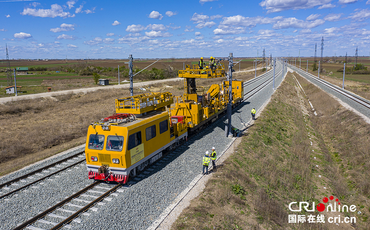 匈塞铁路塞尔维亚境内诺苏段实现铺轨贯通_fororder_图片1