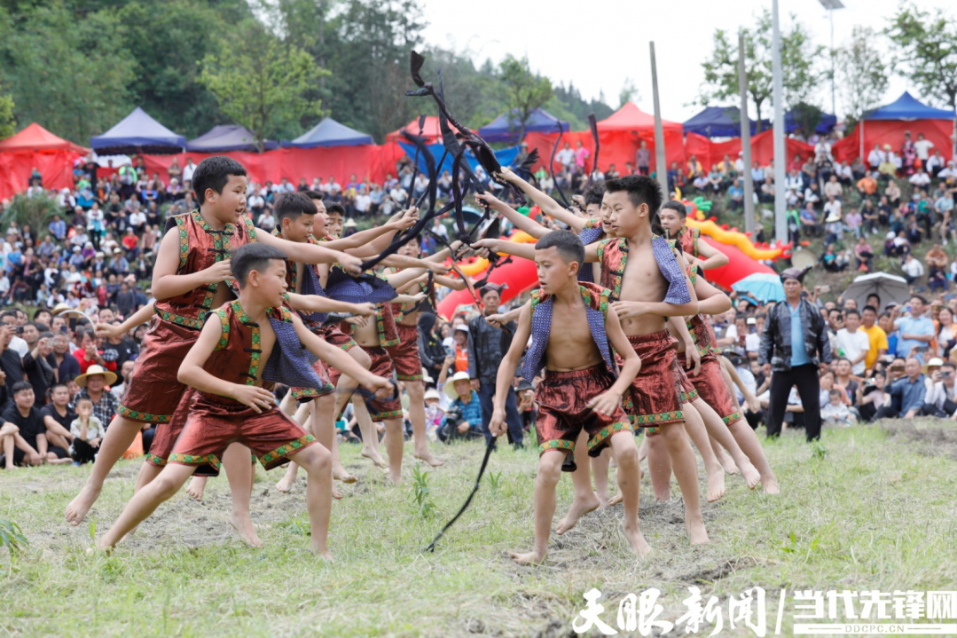 黎平“摔跤节：节日里盛开的民族团结之花