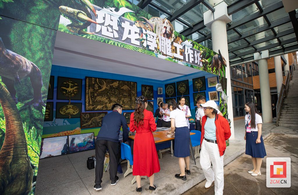 （转载）四川省陶行知研究会初中教育专业委员会第10届校长年会在自贡举行