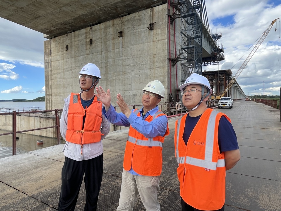 资讯有故事丨马古富力大桥上的中方建设者：架起中坦友谊“连心桥”