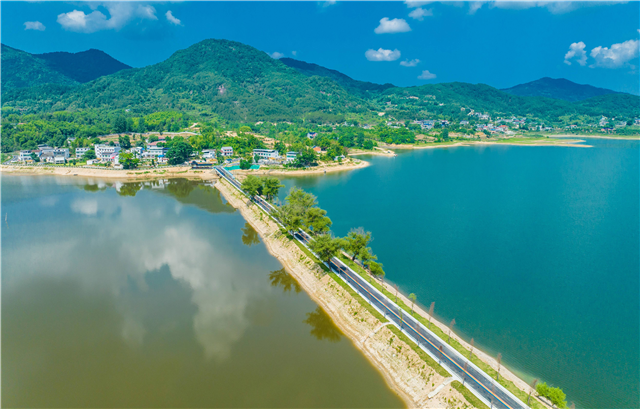 多彩旅游路串联大别山美景_fororder_微信图片_20240528093139