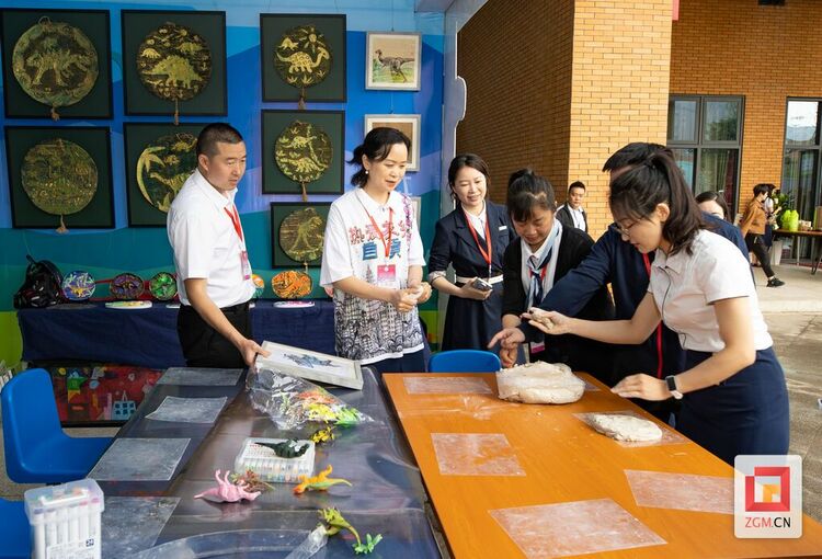 （转载）四川省陶行知研究会初中教育专业委员会第10届校长年会在自贡举行