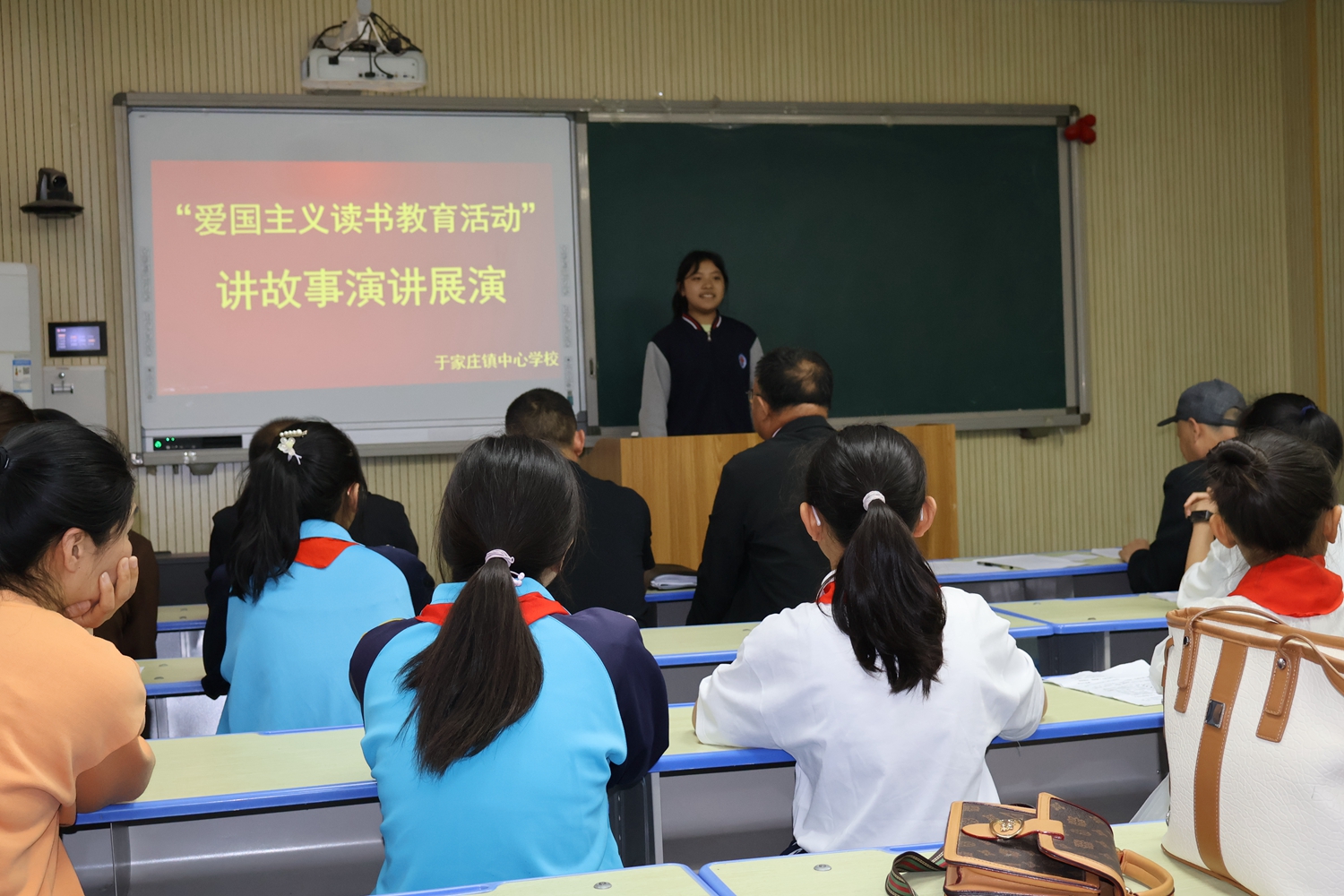 保定市滿城區：傳承紅色基因 共沐書香文化_fororder_講故事演講展演活動現場 攝影 范瑩瑩