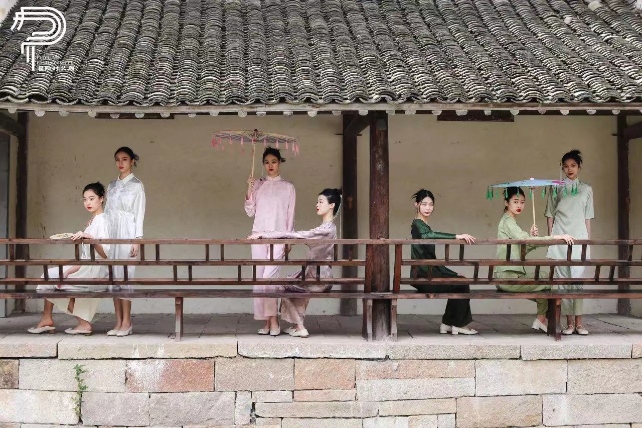 濮院时装周：万锦堂濮绸“花朝”新中式服装秀举行_fororder_微信图片_20240427144830