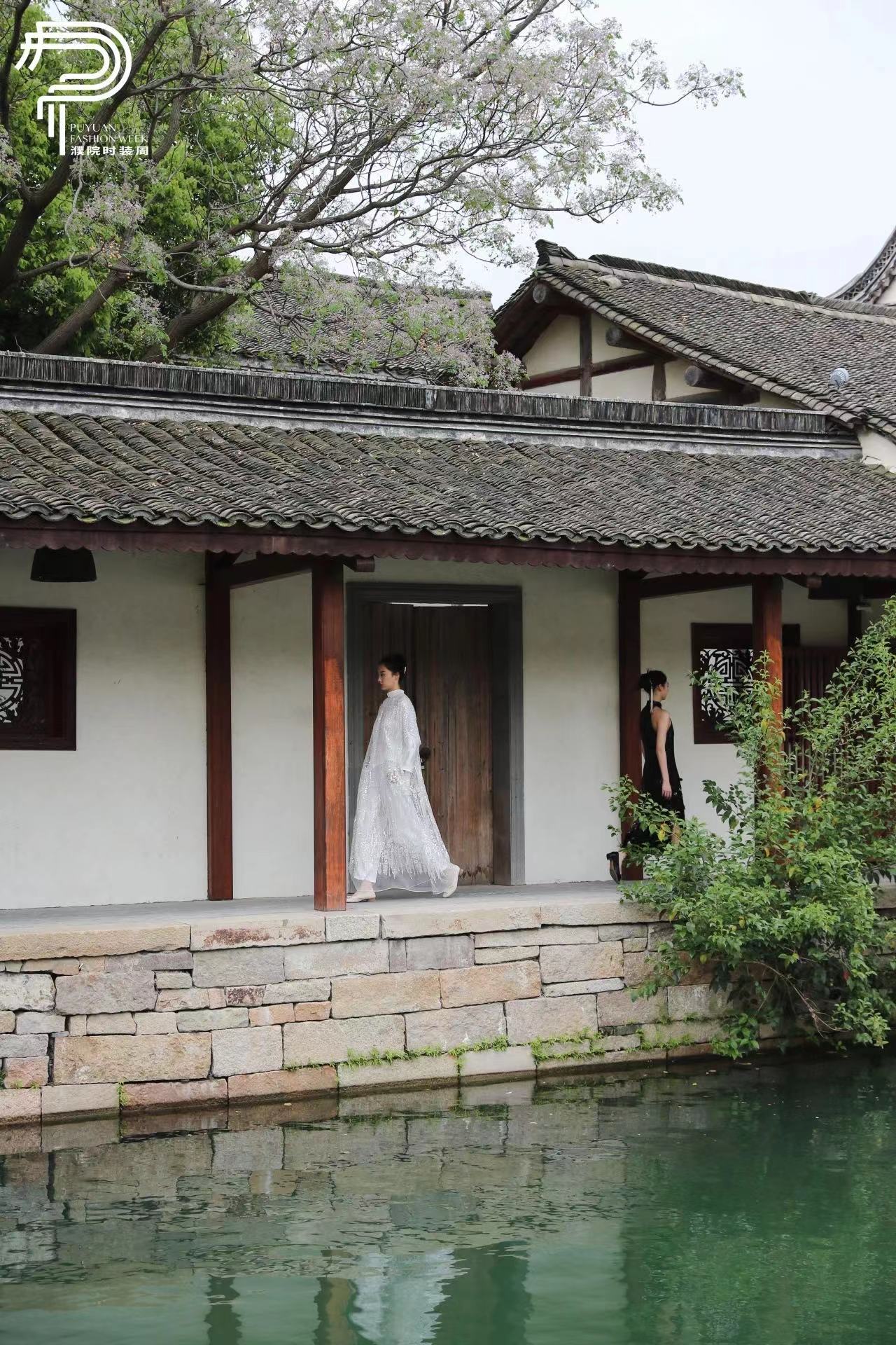 濮院时装周：万锦堂濮绸“花朝”新中式服装秀举行_fororder_微信图片_20240427144910