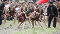 黎平“摔跤节：节日里盛开的民族团结之花