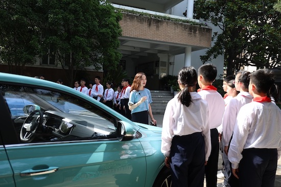 探索汽車奧秘 收穫科學夢想 上汽大眾科技節走進校園_fororder_image009