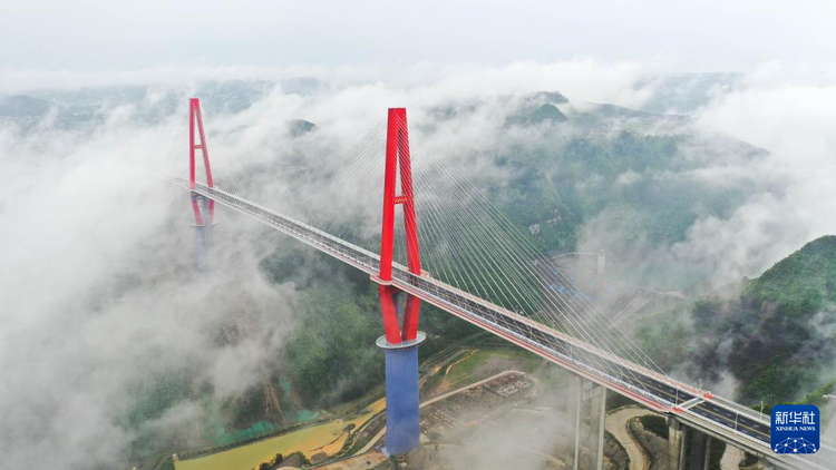 貴州龍裏河大橋建成通車