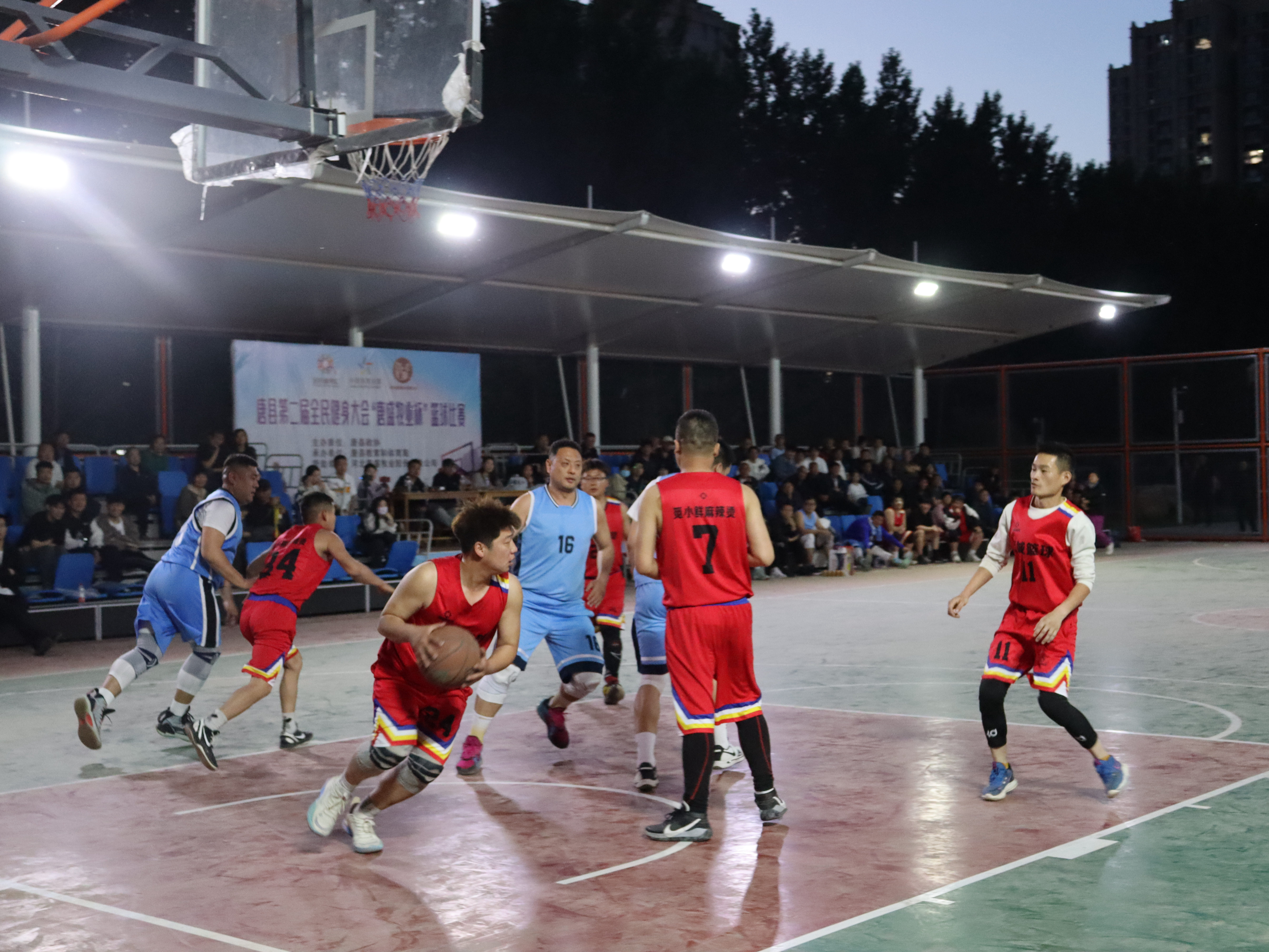 河北唐縣:籃球賽拉開帷幕,再掀全民健身熱潮_fororder_比賽中選手們奮力拼搏