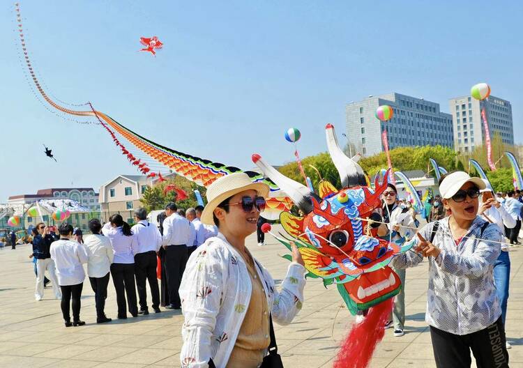 大連：風箏節上“秀”紙鳶