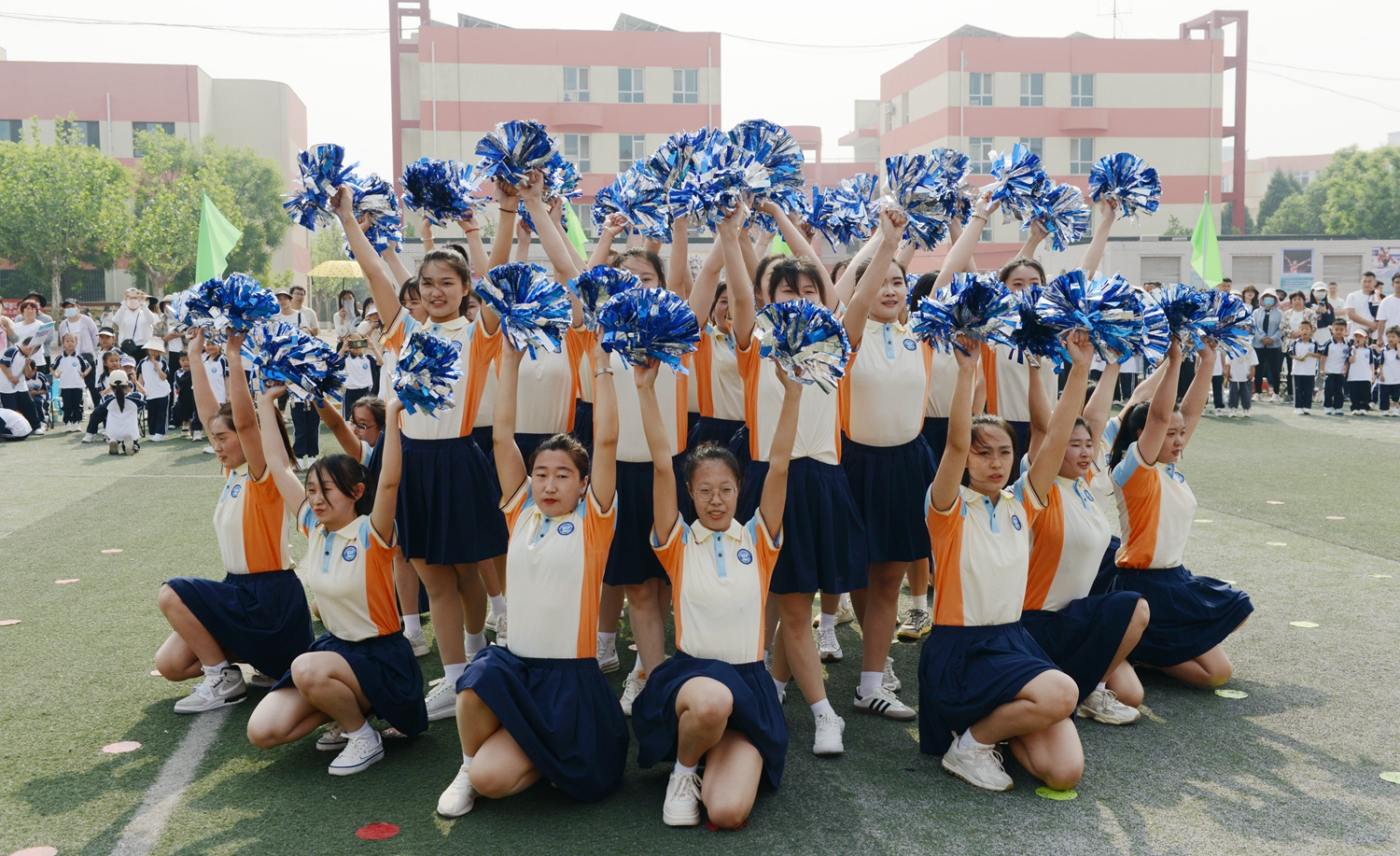 保定市滿城區舉行“愛運動、健體魄、親子行”親子運動會_fororder_開幕式上精彩的啦啦操表演 攝影 范紅霞