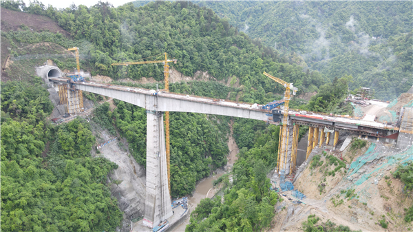 宜興鐵路重難點控制性工程板倉河大橋合龍_fororder_板倉河大橋(1)