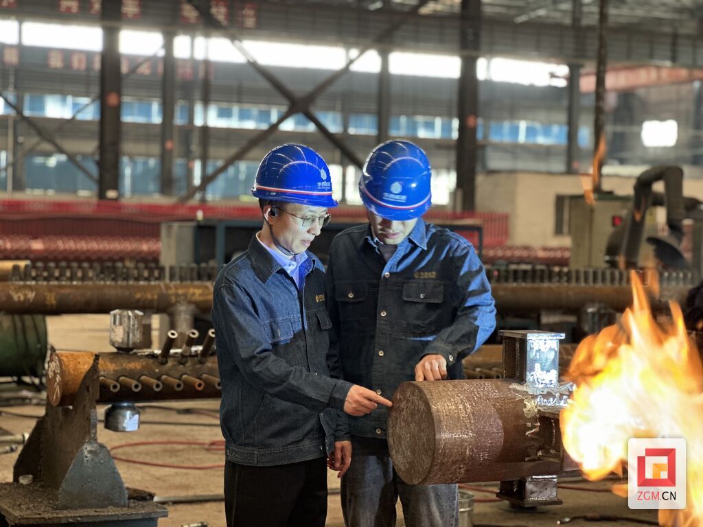 （转载）【劳动赞歌】奋斗在技术营销一线的尖兵——记全国五一劳动奖章获得者、华西能源工业股份有限公司国际销售公司技术员谢陟巍