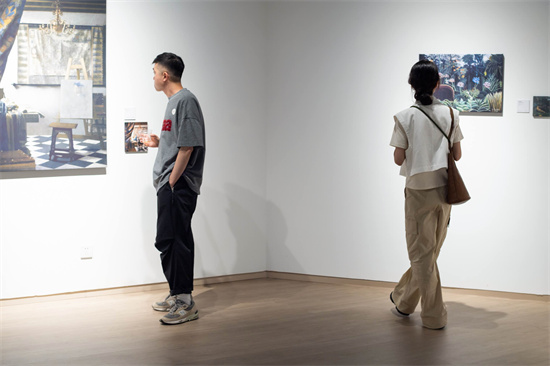 西班牙艺术家何塞·曼努埃尔·巴莱斯特携展登陆中国 分享世界名画中“隐藏的空间”_fororder_市民观展1